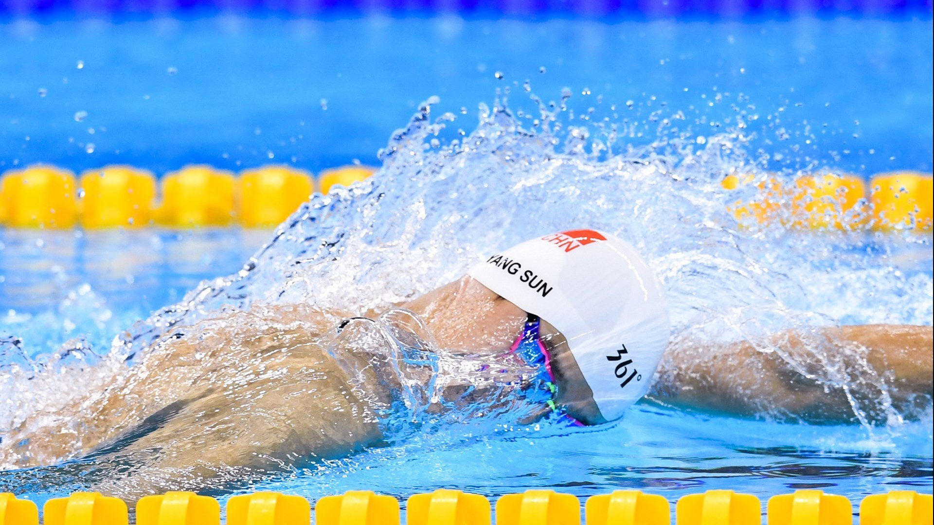 教练在暂停中布置战术的语言技巧，教练员请求暂停,记录员发出暂停信号